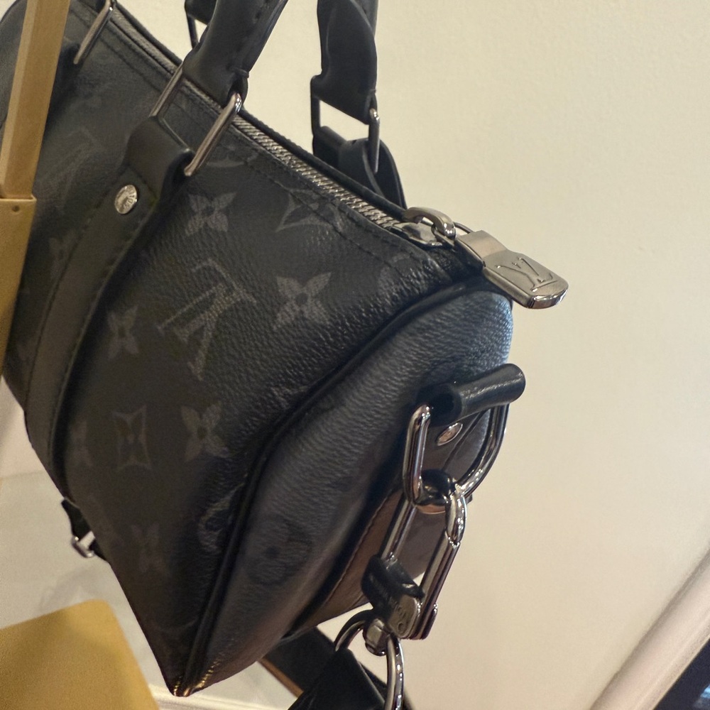 Louis Vuitton Keepall Bandoulière 25 Monogram Eclipse Reverse Canvas Bag - Picture 10 of 16